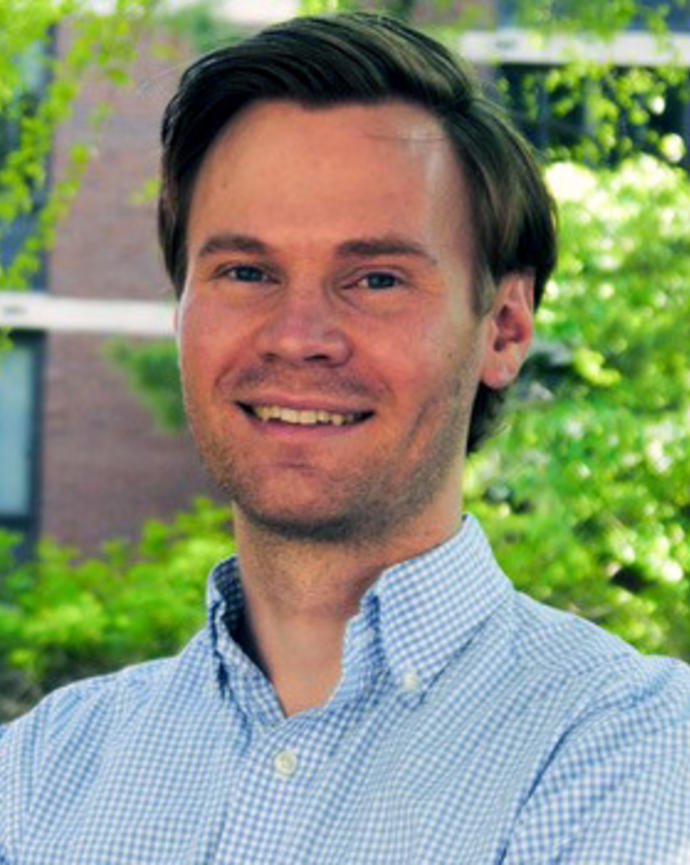 headshot Peter Harvey